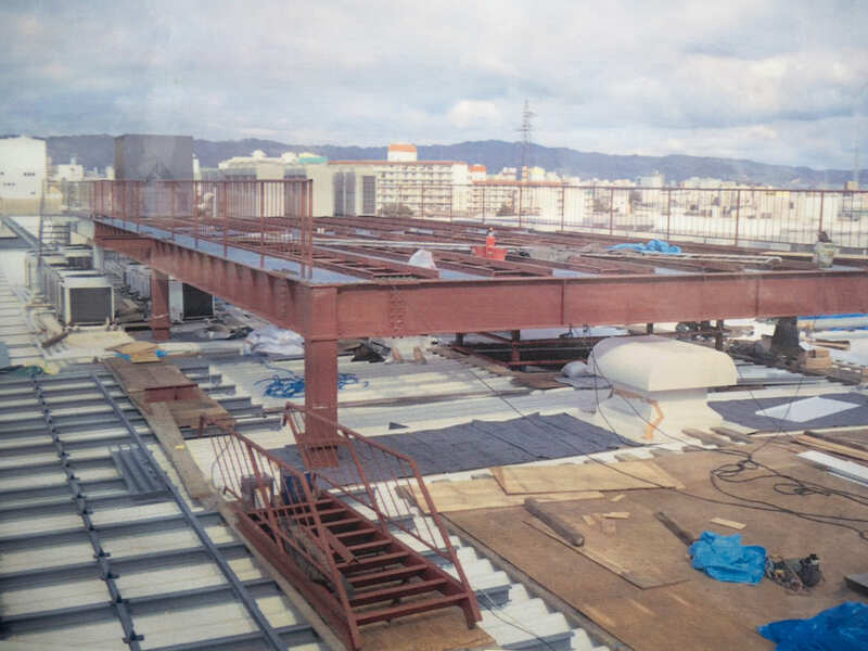 三菱室外機架台増設工事の施工写真